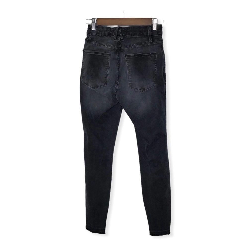 Good American Good Curve Crop Jeans in Black 075.